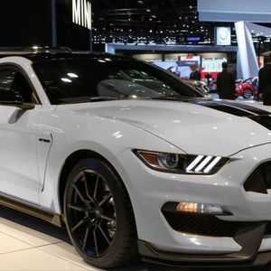 Meet your Posher, Levi